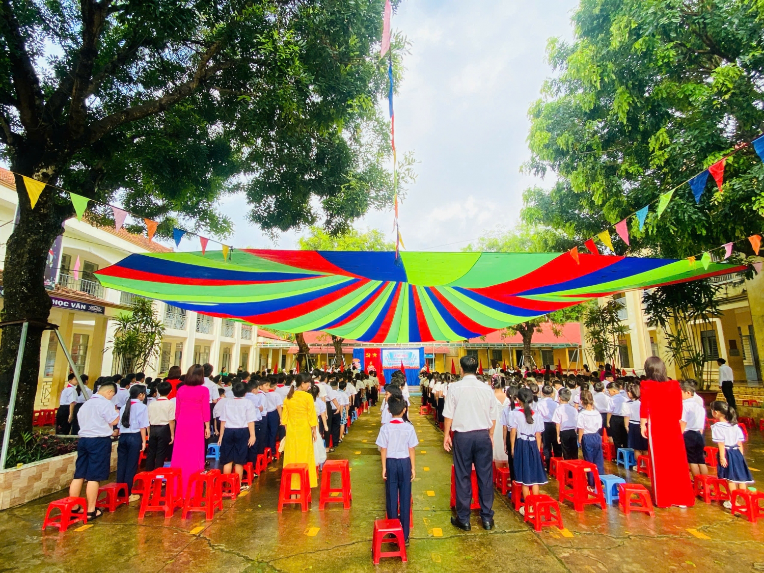 KHÔNG KHÍ KHAI GIẢNG NĂM HỌC 2025-2026  TẠI TRƯỜNG TH LỘC THIỆN